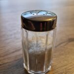 Hoge bloeddruk? Eet koolhydraatarm en neem meer zout